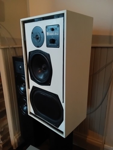 Kef reference series model - model, 104